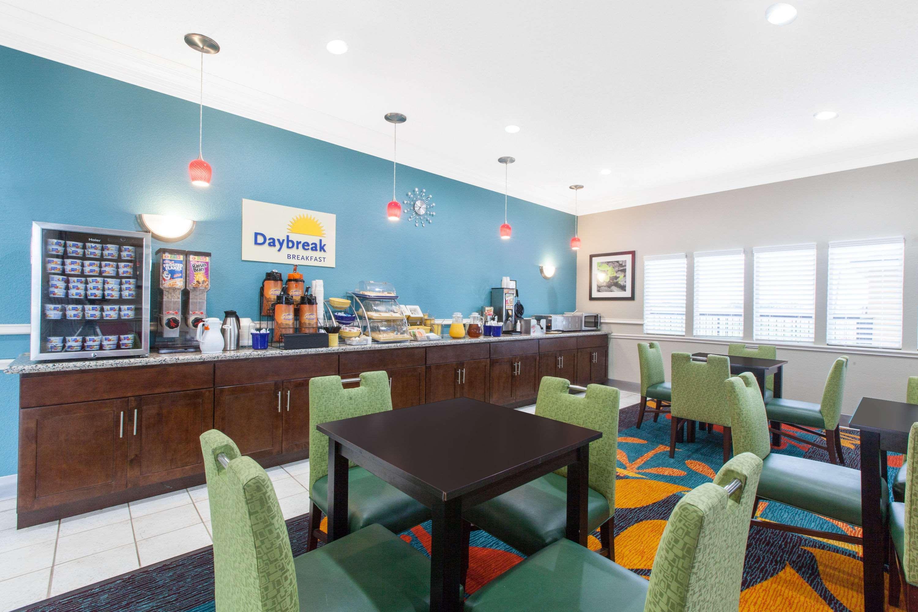 Days Inn By Wyndham Ennis Dış mekan fotoğraf